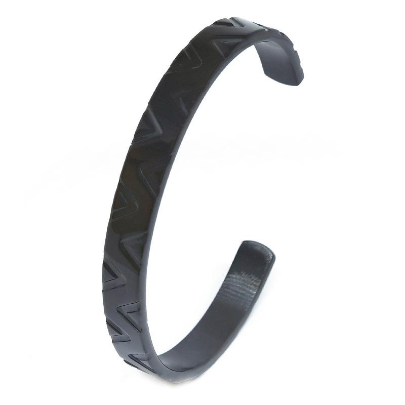 European-American Fashion C-Shaped Stainless Steel Men's Bracelet, V-Shaped Openable Polished Design, Vacuum Electroplated Titanium Steel.