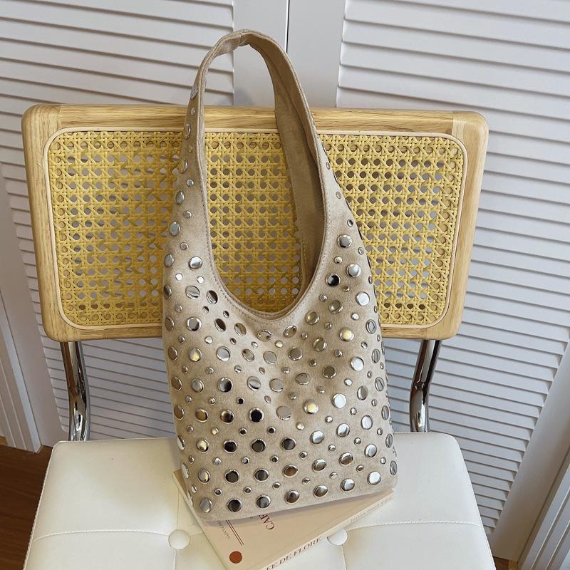 Women's Retro Punk Rivet-Studded Shoulder Bag - European/American Style