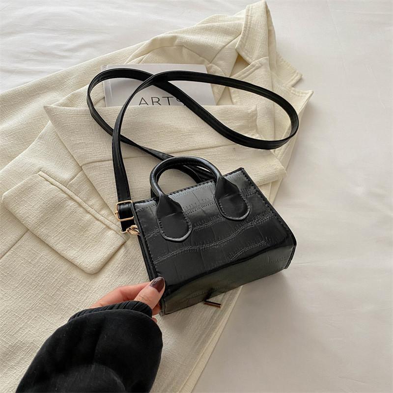 Versatile Street Style Soft Pu Shoulder Bag For Commuting With Unique Zipper Design чёрный