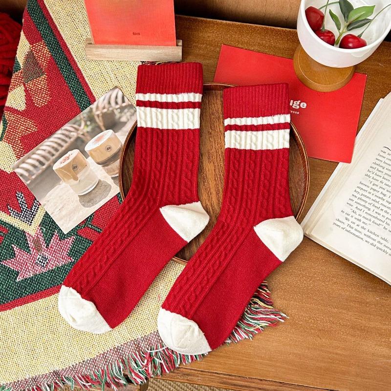 

Female Autumn and Winter New Year Festival Sweet Cotton Dark Grain Cloth Mark Good Luck in Red Tube Socks 1 pair