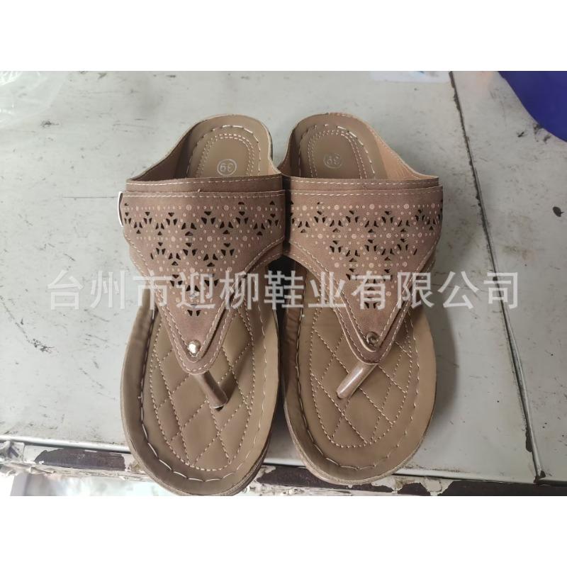 Cool Slippers for Women's Summer New Large Size Hollow Metal Thick Bottom Cool Slippers for Women