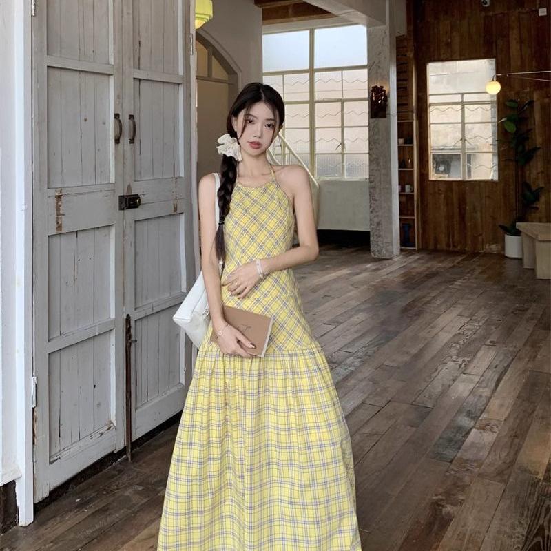Neck skirt dress women's summer 2026 fashion new temperament suspender skirt yellow plaid waist halter skirt