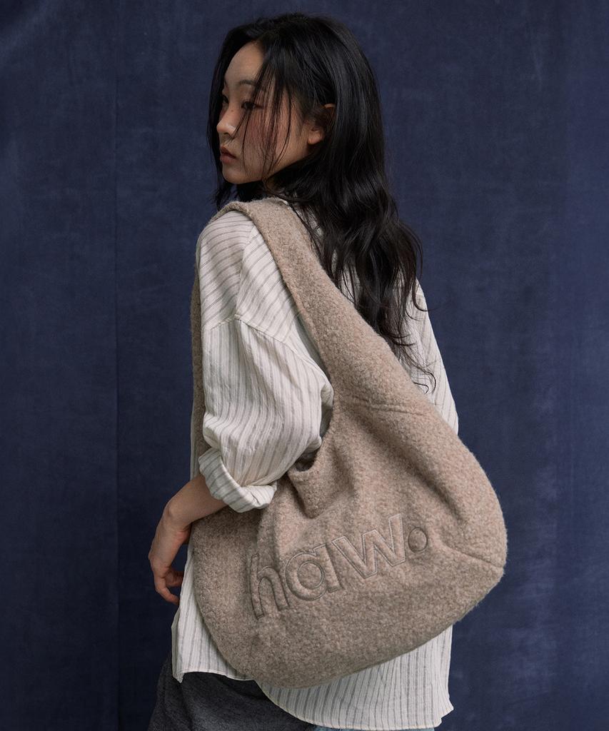 Haveawhale Boucle Pebble Bag (Be)