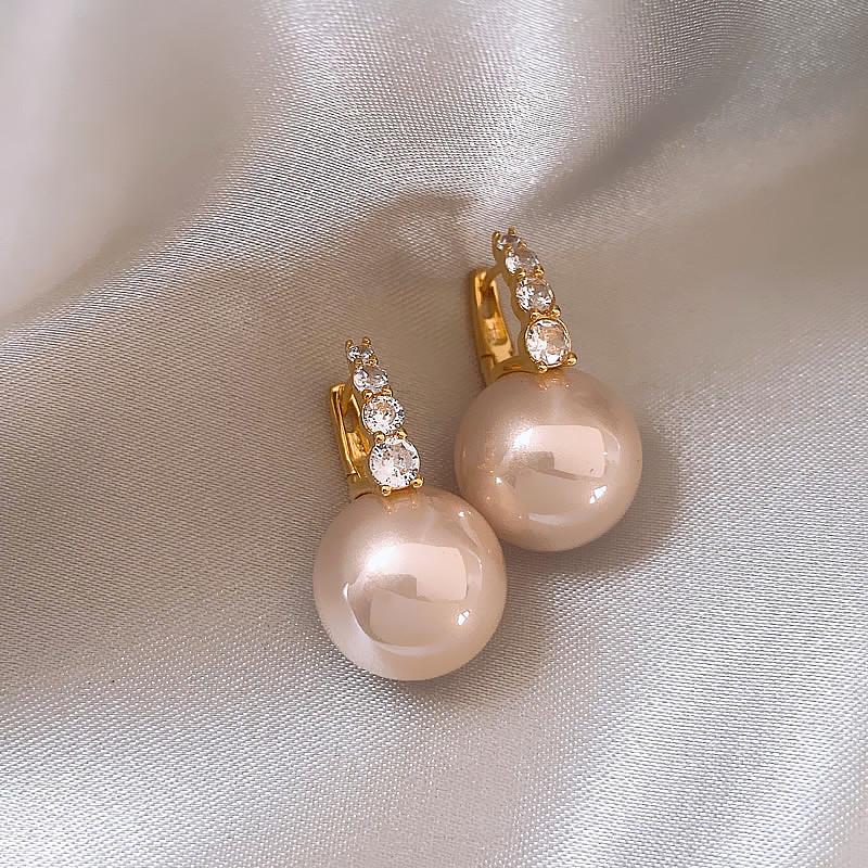 Elegant French Retro Floral Pearl Earrings - Geometric, Versatile, High-End Design for Women