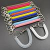 Sofort lieferbar Einziehbarer Anti-Verlust Kunststoff Feder Schlüsselanhänger & Kartenhalter Lanyard