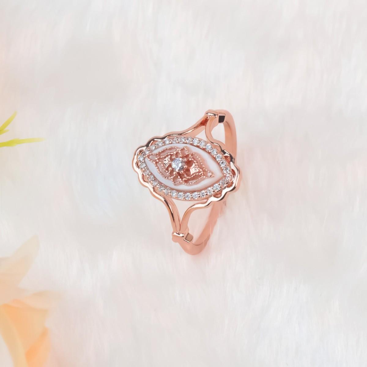 

Винтажные аксессуары Ажурное кольцо с бриллиантом 10