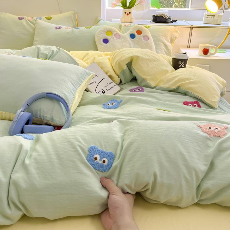 Class A bedding four-piece set solid color cotton cartoon towel embroidered quilt cover skin-friendly washed cotton student dormitory cute kit