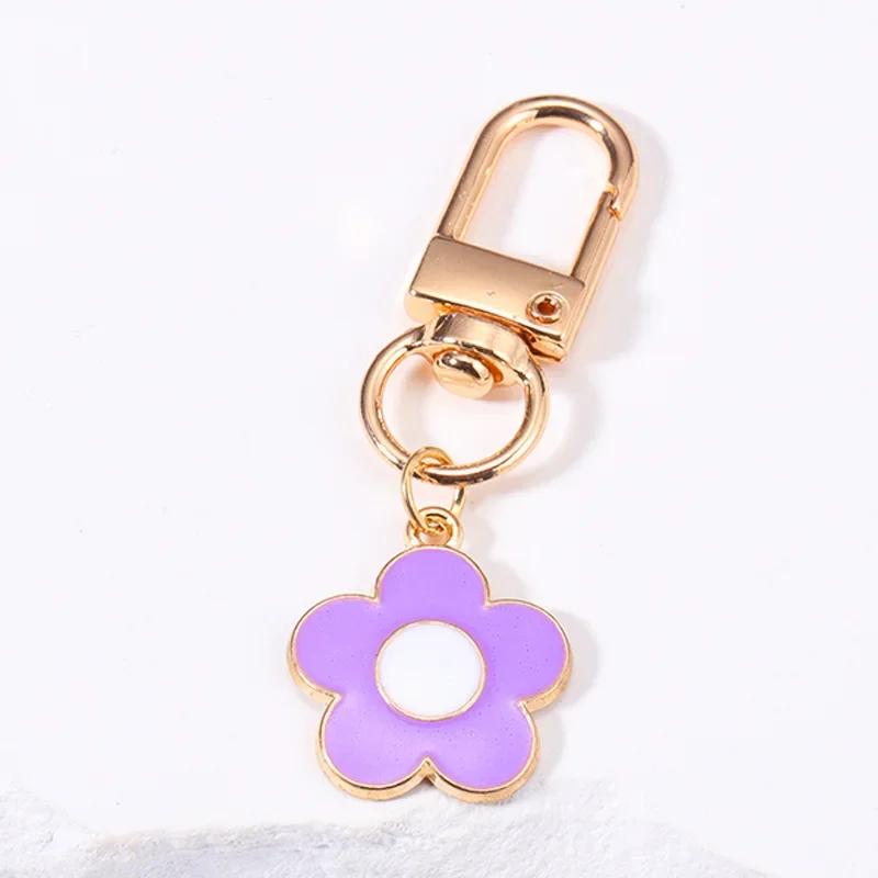 Fashion INS Style Daisy Flower Keychain Pink White Black Enamel Metal Pendant Women Key Bag Accessories Keyring