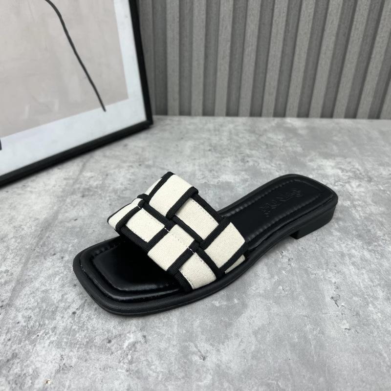 Internet Celebrity Super Fire Small Fragrant Style Slippers Female Summer Wear Fashion Fairy Style 2025 New Flat-bottomed Beach French Sandals