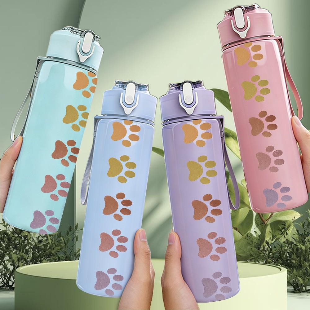 1PC Vertical Paw Print Trail 750ml Color Plastic Sports Water Bottle Leakproof Flip Straw Lid Suitable for Sports Office Home Use