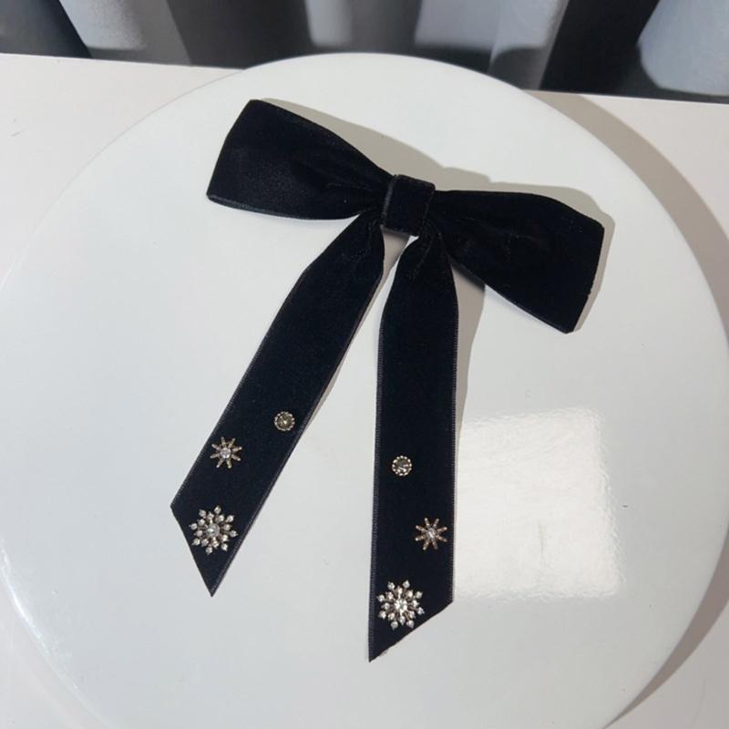 Luxurious Velvets Bowknot Clip On Brooch with Rhinestones Snowflake for Christmas Parties Pre Tied Bows Tie Necktie