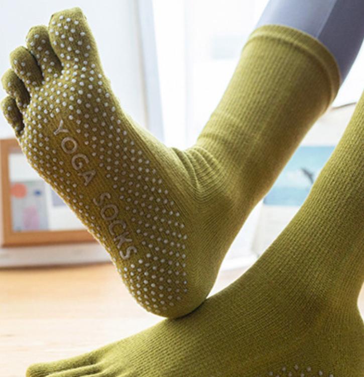 Women 's Compression Pink Five-finger Yoga Socks for Pilates Sporty Anti-Slip Cotton 5-Toe Mid Socks Custom Logo