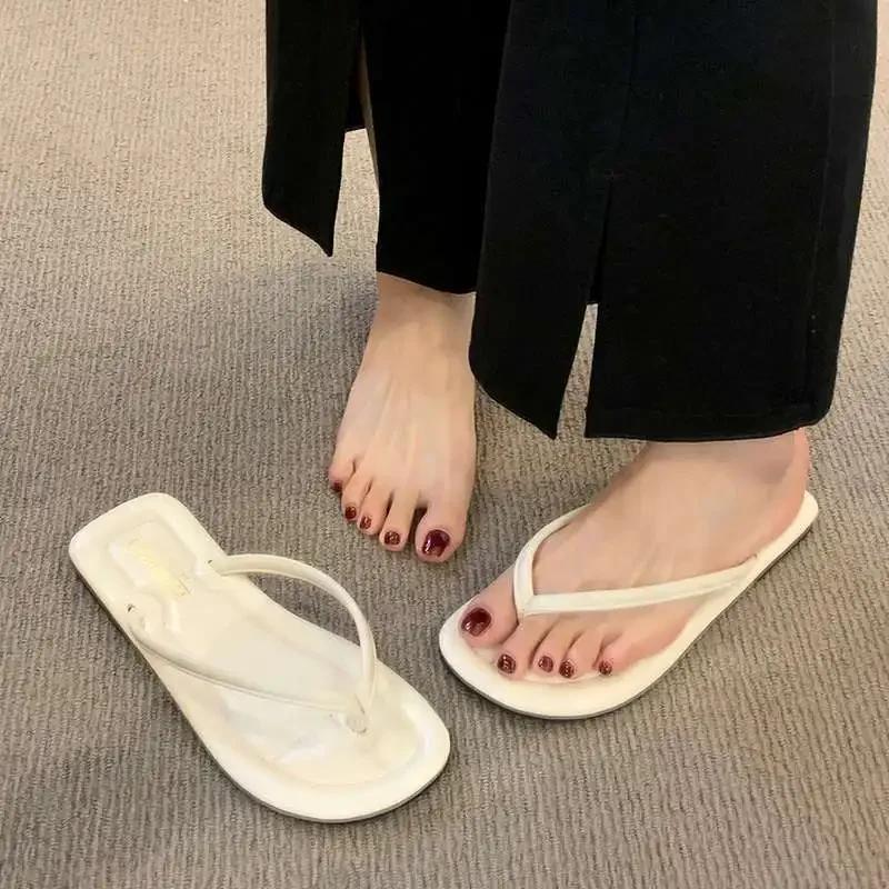 Damen Zehensteg-Flip-Flops 2025 Neu Sommer Outdoor Anti-Rutsch Slip-On Flache Sohle Strandsandalen PVC-Material