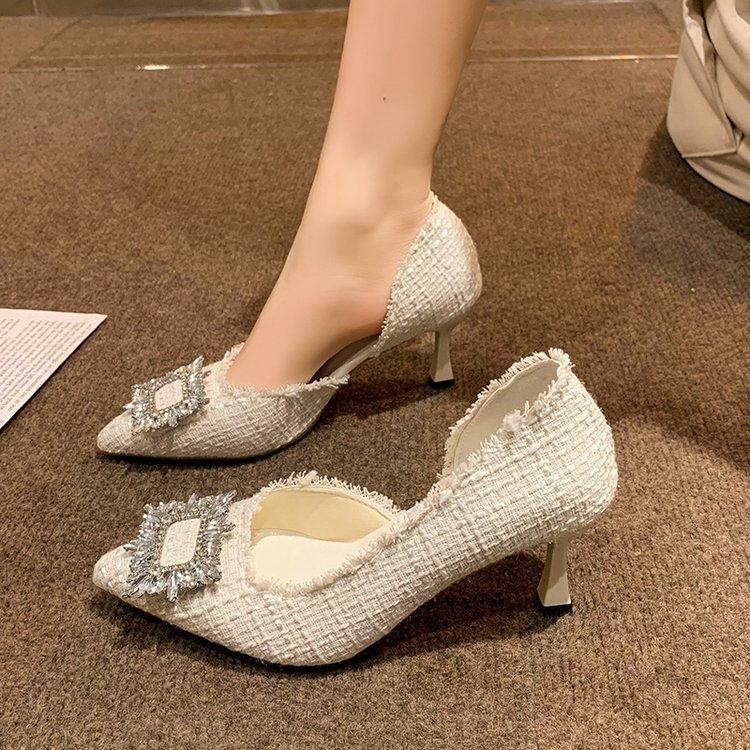 

осень 2025 европейские и американские туфли на высоком каблуке женские новые тонкий каблук стразы квадратная пряжка остроносые маленький ароматный стиль интернет-знаменитость мода си 35 белый