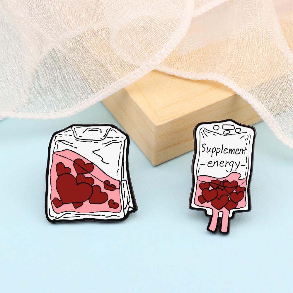Blutbeutel Brooch Herz Supplement Energie Emaille Pin für Ärzte Krankenschwestern Tasche Kragen Anstecknadeln Vampir Abzeichen Modeschmuck Geschenk