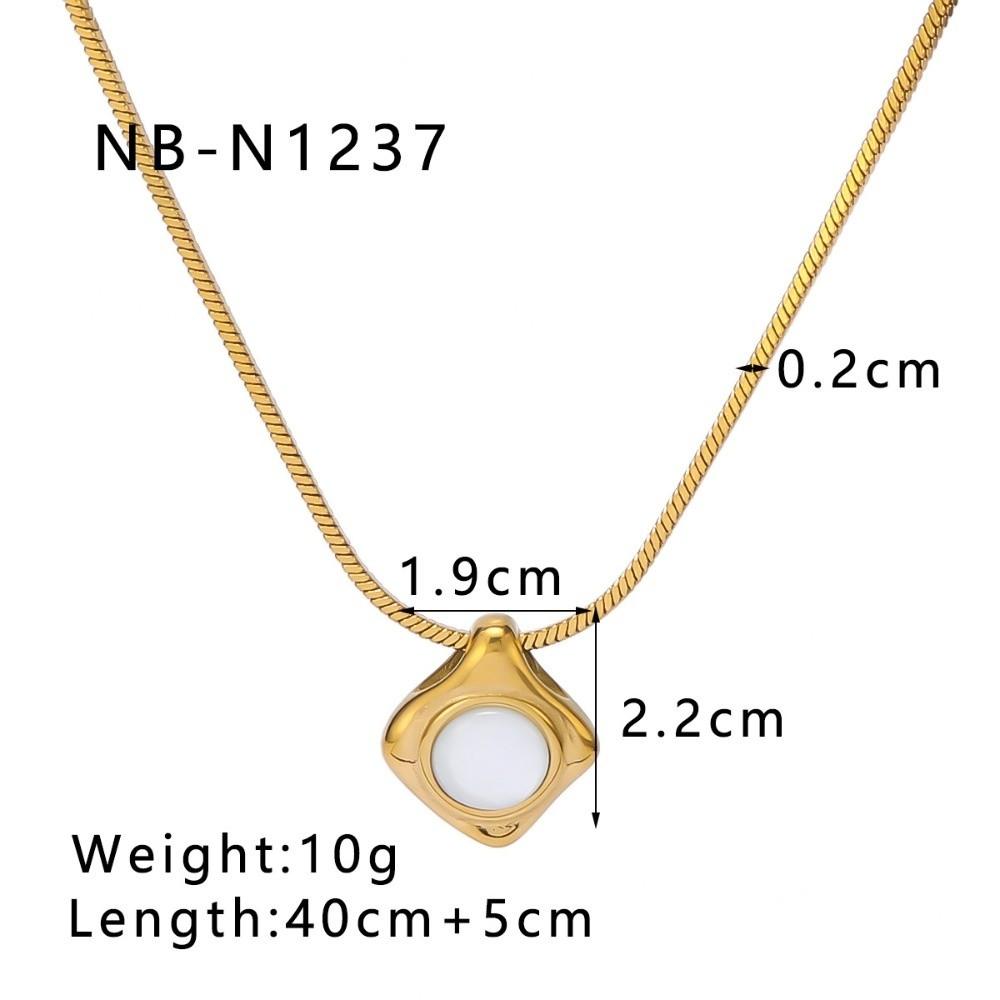 New Retro Style Pendant Necklace Gold Titanium Steel Clavicle Chain Elegant Simple Design French Style Necklace For Women