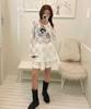 Atiseuteukeompeullegseu Romantic Flower Lace-Up Dress (Crochet)