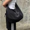 adidas Borsa a Nuvola con Logo Trefoil Originals Borsa a Spalla Unisex Nera JP0146