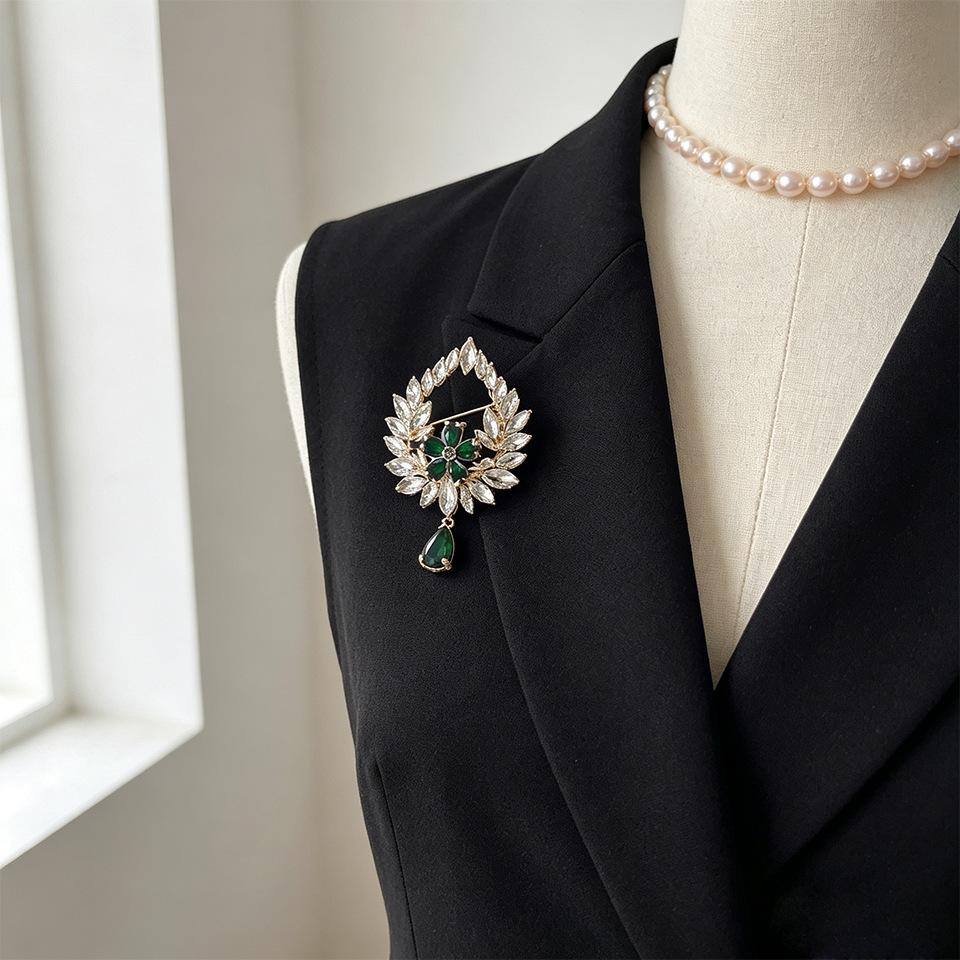 Court-style Emerald Garland Brooch, Luxurious Waterdrop Heart-shaped Pendant Pin