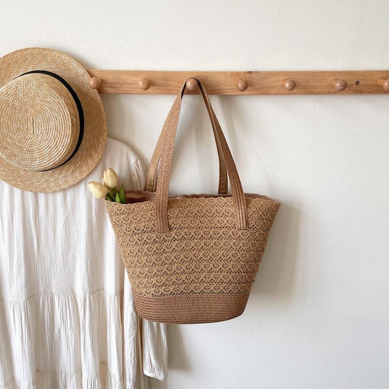

2025 woven straw bag summer new commuter large capacity striped shoulder fashion beach bag women хаки