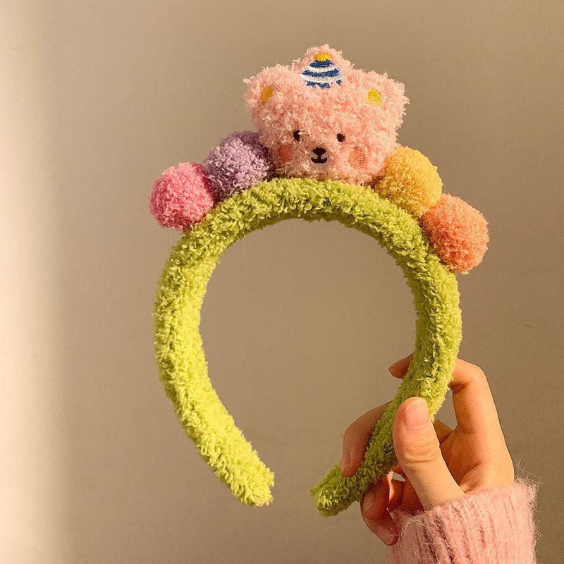 Plush Cartoon Bear Headband: Perfect for Autumn/Winter Skincare, Versatile Outings, and Effortless Style.
