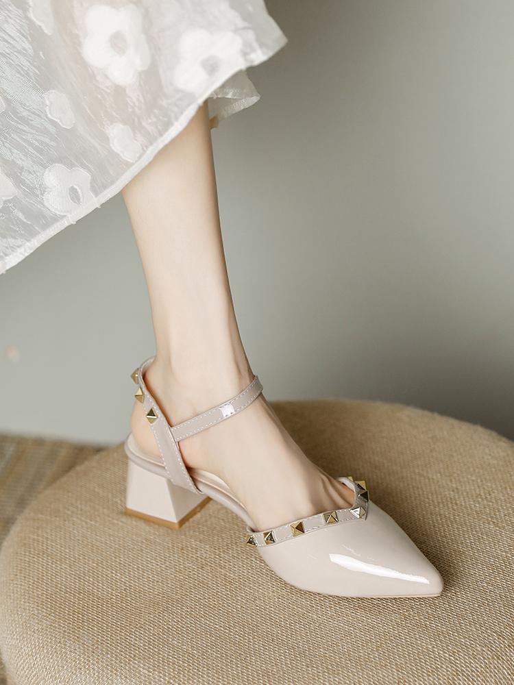 Fashion 2025 Spring and Autumn New Style Fashionable Comfortable and Elegant Pointed Toe Wear-resistant Casual Rivet Sandals for Women
