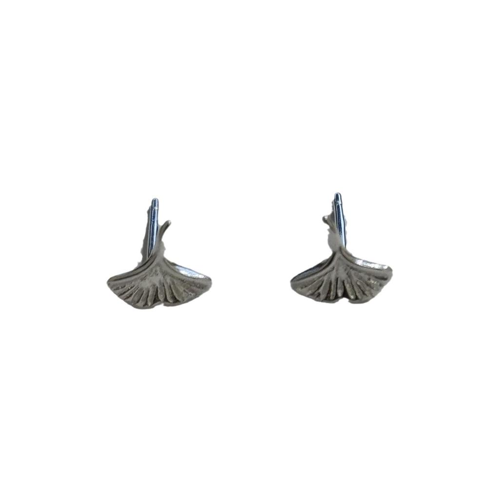 Su Chuang S925 Sterling Silver Ginkgo Leaf Stud Earrings - High-End Niche Design for Girls, Comfortable and Elegant Ear Piercing Care.