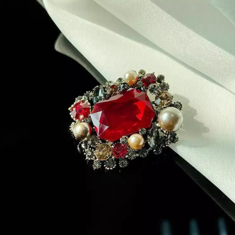 Women Trendy Classic Pearl Square Brooch Pin Luxury Vintage Badges Lady Clothing Decor Jewelry Gift