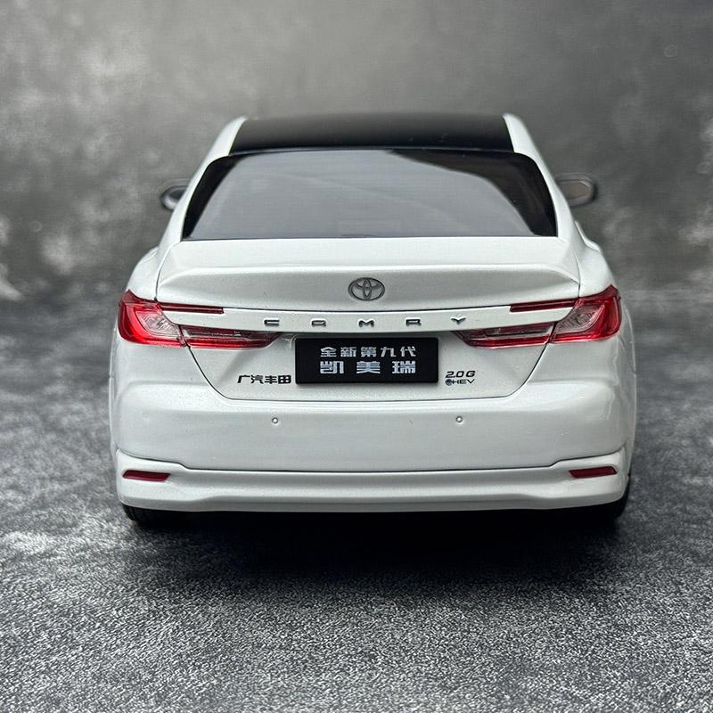 YVAZ6 1/18 TOYOTA Camry Alloy Car Model Diecast Metal Vehicles Car Model Miniature Scale High Simulation Collection Childrens Toy Gift
