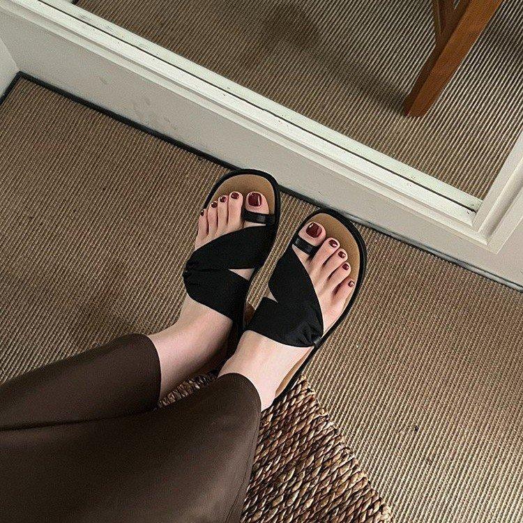 Trendy brand niche leopard print toe slippers women's summer wear fashion design sense flat bottom open toe beach vacation cool slippers