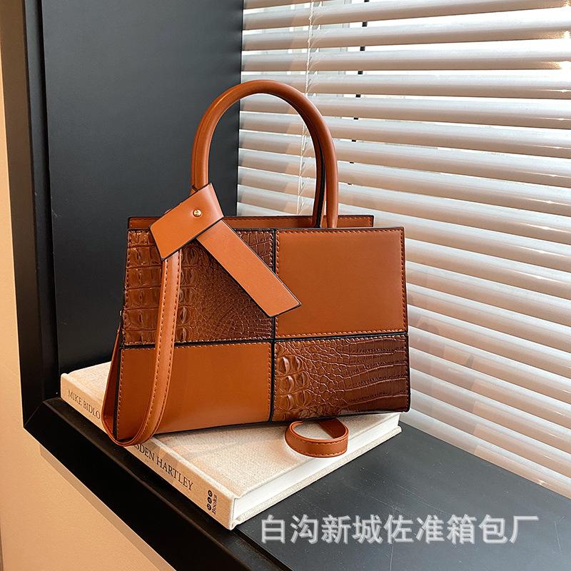 

Сумка кроссбоди женская универсальная новая маленькая квадратная сумка женская сумочка большой вместимости сумка на плечо тренд коричневый