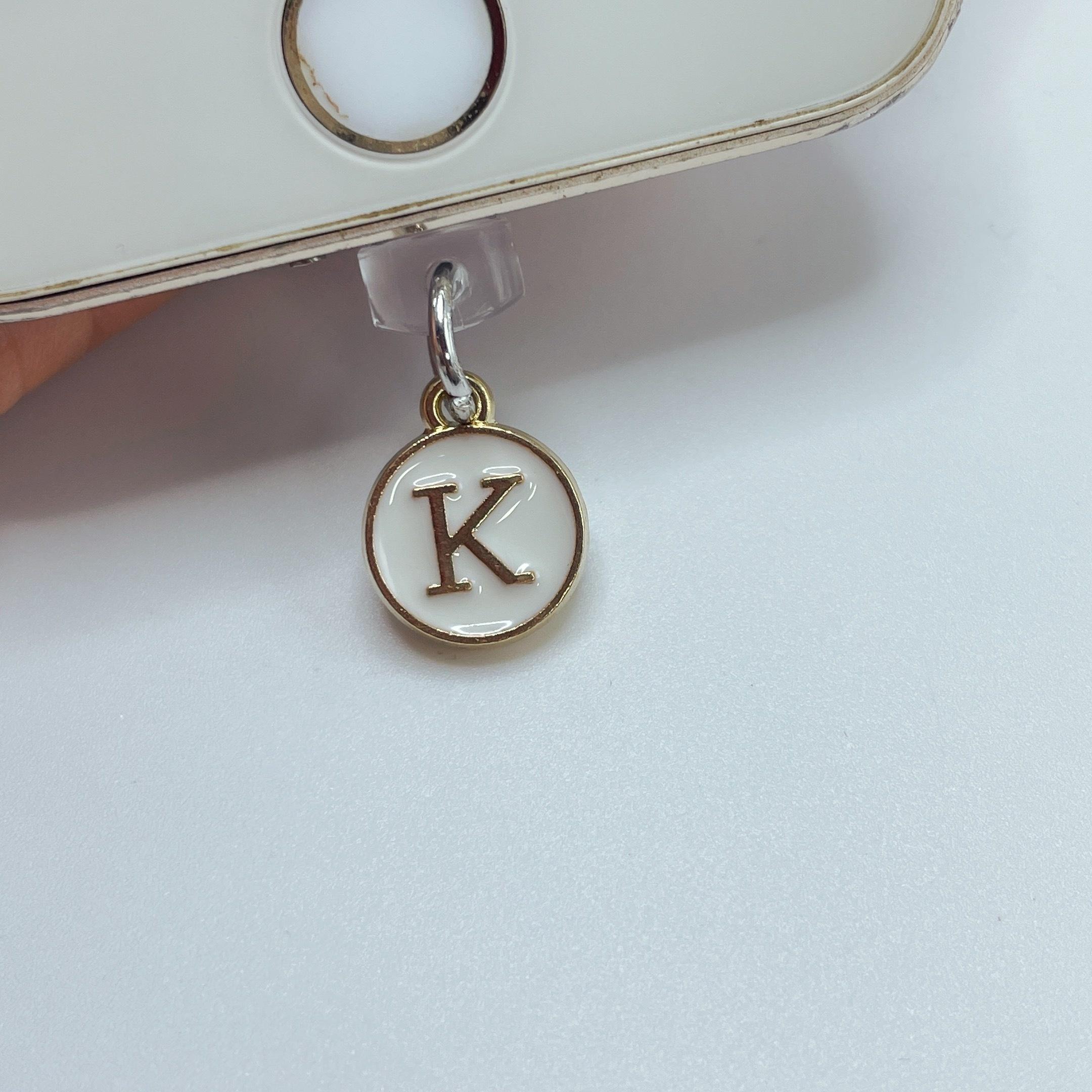 

Заглушка від пилу для телефону - Металевий кулон з 26 білими англійськими літерами - Заглушка від пилу для гнізда телефону, прикраси для мобільного телефону For Type-C