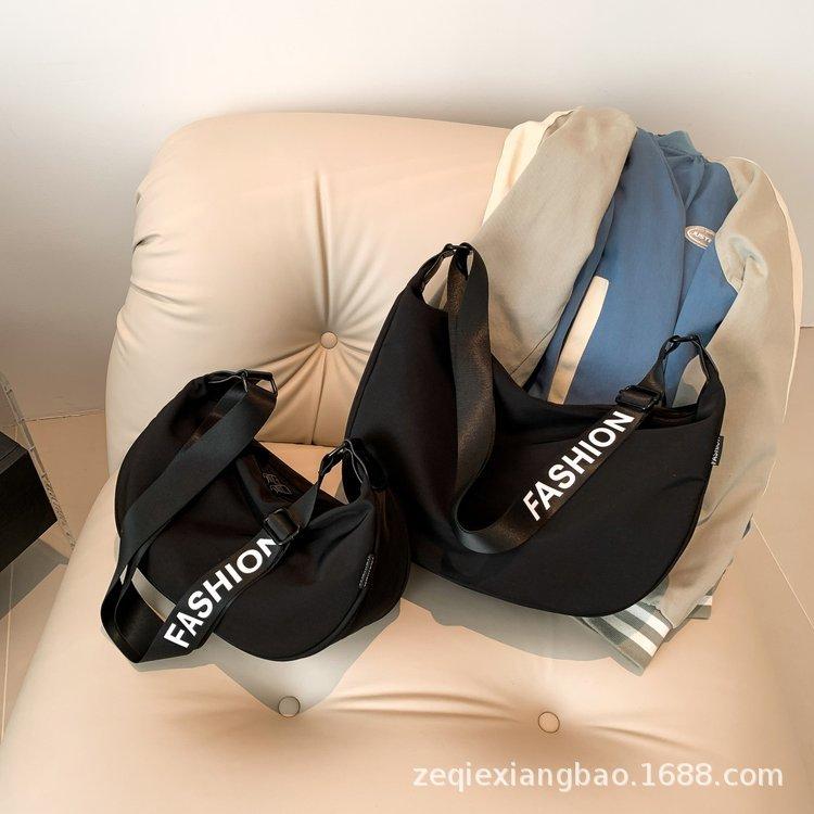 2025 new women's canvas bag dumpling bag versatile canvas bag large capacity class shoulder commuter bag