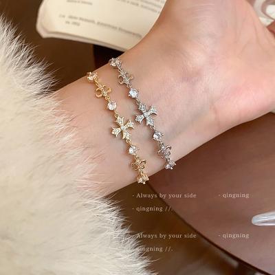 Kreuzarmband: Luxuriös, Nische, Exquisit, Raffinierter Schmuck Verstellbares Zugketten-Design Damenaccessoires
