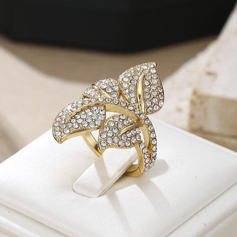 Brilliant Unique Leaves Gold Color Ring for Women Dazzling Exquisite Trendy Finger Ring Modern Temperament Wedding Party Jewelry