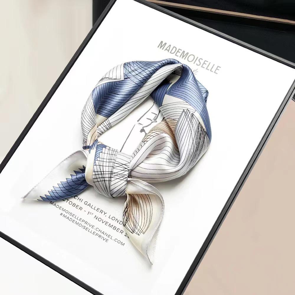 Gift silk scarves High-end silk streamer printed small square scarves Women's versatile trend square silk scarves