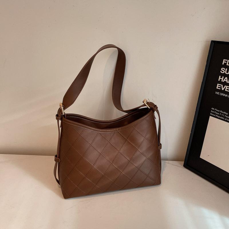 

Маленькая сумка ромбовидной формы, женская сумка 2025 лето, новая трендовая корейская версия, универсальная наплечная сумка-ведро, модная сумка-мессенджер от интернет-знаменитости 28*11*22