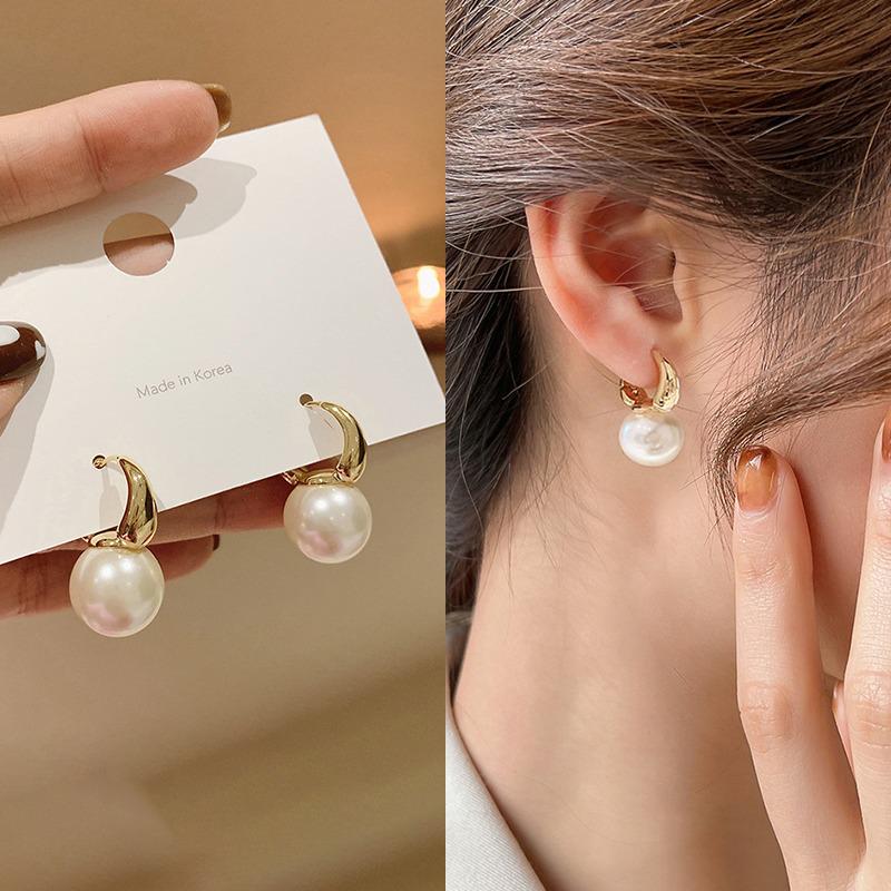 

2023 Baroque Pearl Ear Cuffs: Luxury Stud Earrings for Women