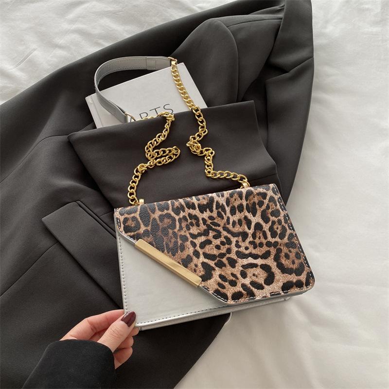 

2025 новый нишевый дизайн леопардовый принт сумка через плечо модная и простая сумка подмышку сумка-мессенджер на цепочке персонализированная сумка-мессенджер