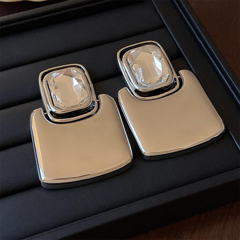 

Silver Needle with Diamond Exaggerated Square Metal Stud Earrings European and American Fashion Heavy Industry Earrings High-end Unique Earrings Women
