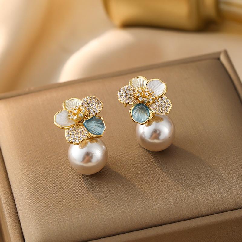 

New zircon flower pearl stud earrings French temperament simple earrings fashionable and exquisite earrings 14k