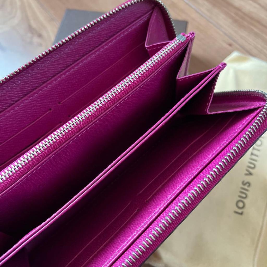Used New and unusedLOUIS VUITTONLimited Epi Zippy WalletLong Wallet
