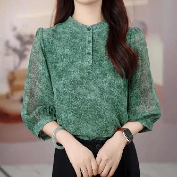 Fashionable and Breathable Summer Shirt for Women with Floral Print, Thin and Airy, Stylish and Slimming, Perfect for Moms