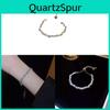 Bracelet minimaliste ajustable en zircon et perles pour femme, au design géométrique, idéal comme cadeau d'entreprise.