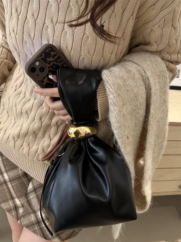 Retro Pleated Women's Bucket Bag: Large Capacity, Fashionable, Aesthetic, Unique Design