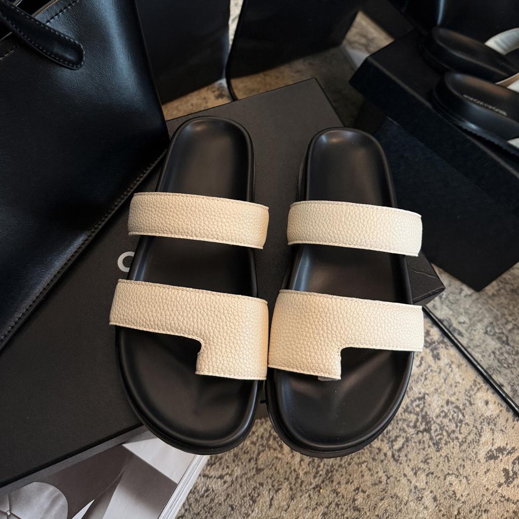 Thick-bottomed set of toe slippers for women, simple casual one-word cool slippers, beach slippers