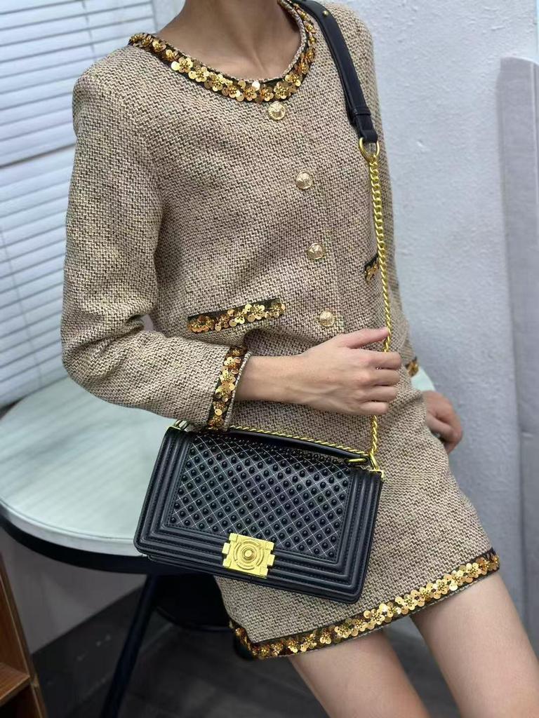 Pearl-Embellished Crossbody Bag with Half-Round Buckle and Chain Strap