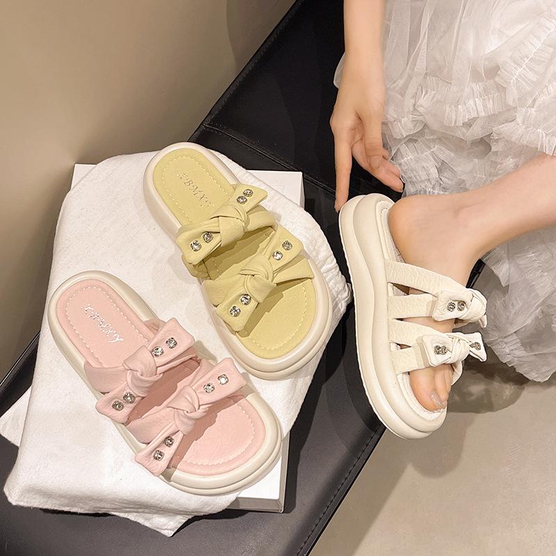 Weichboden Mode coole Hausschuhe Damen Sommerbekleidung 2025 neue Mode Feenwind Schleife Strass Strand Sandalen