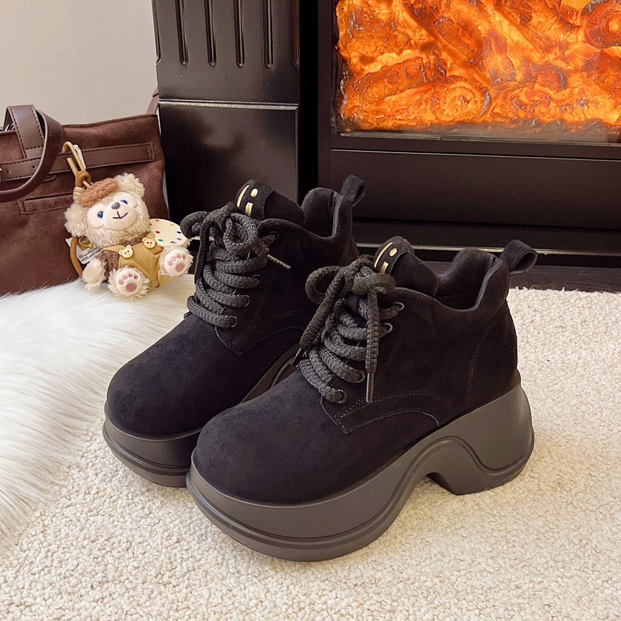 

Кроссовки папы для девочки 2025 Осень Новые Черные Британские Маффин Платформа Универсальные Матовые Премиальные Кроссовки папы 39 чёрный