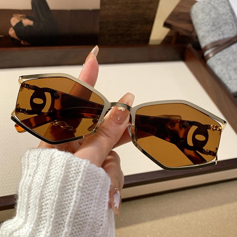 

New Sunglasses Diamond Frame Metal Accessories Sunglasses Ultraviolet Rays High-end Outdoor Sunglasses 98121 коричневый